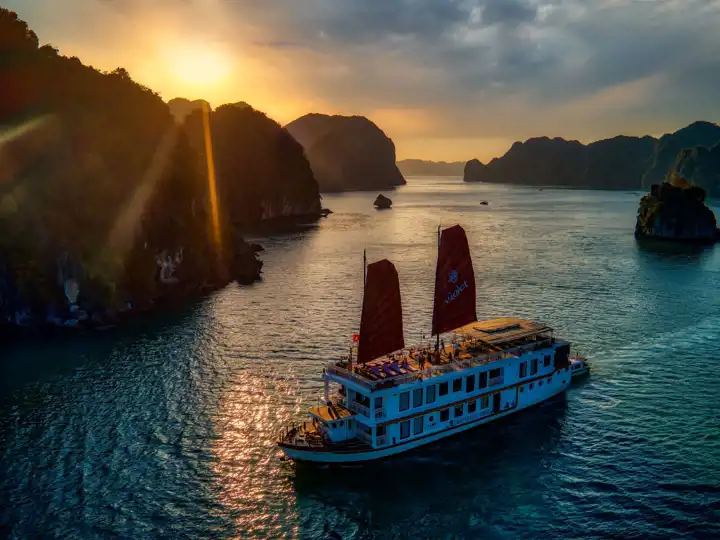 Mekong Luxury River Cruise Vietnam, Cambodia & Laos1 Halong Violet