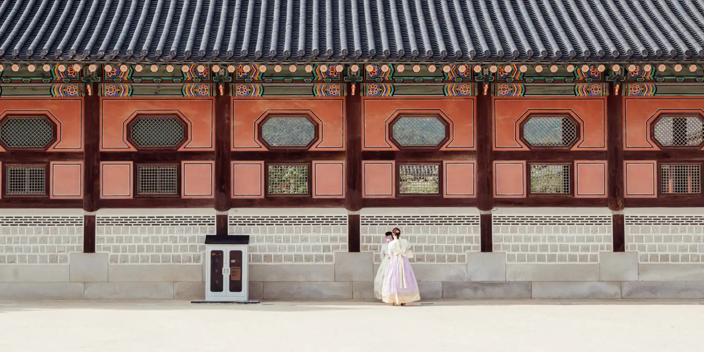 South-Korea-Hanbok-Gyeongbokgung-Palace-Seoul