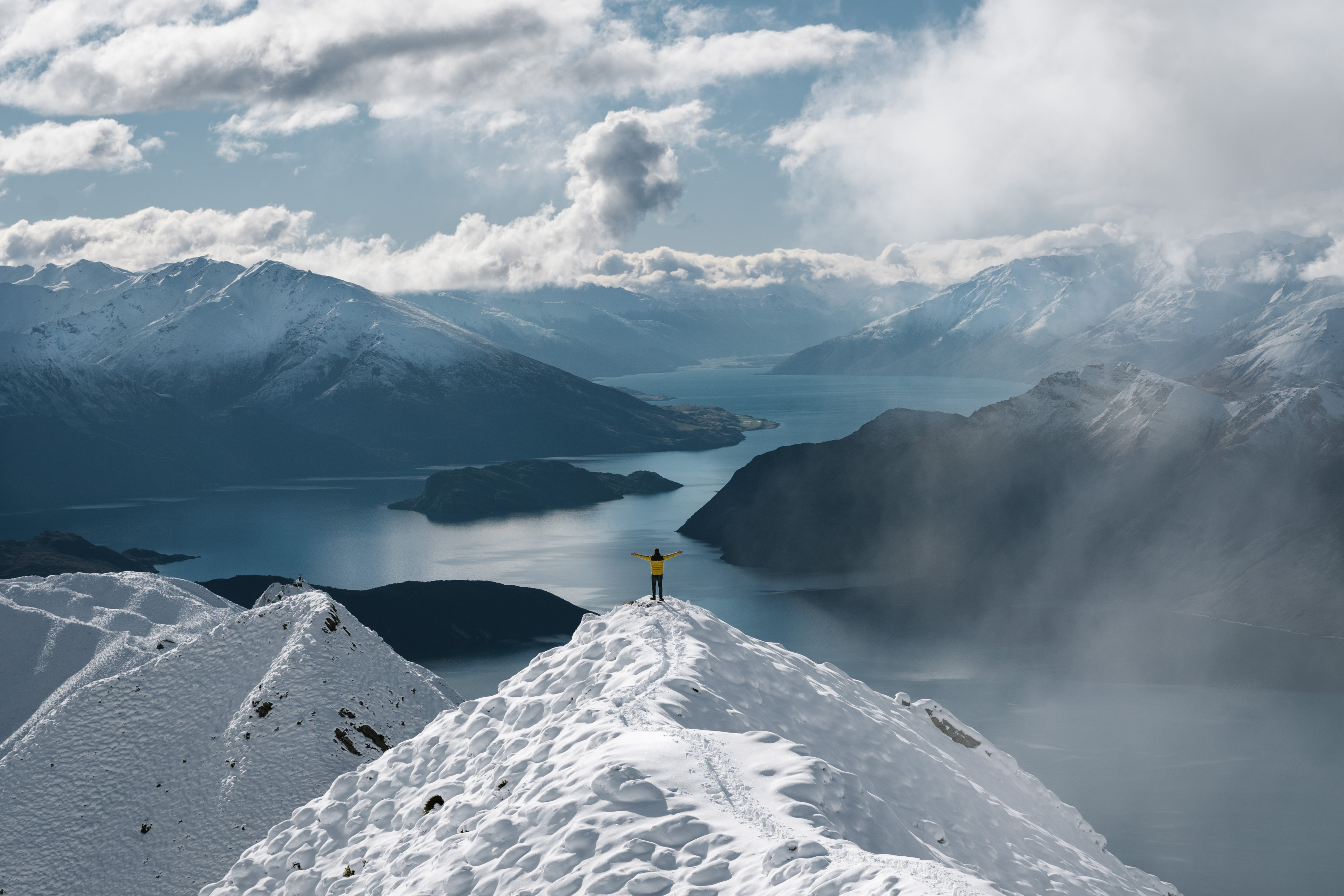 Best Time to Travel to New Zealand - Roy's Point at Lake Wānaka in Winter - Ker & Downey World Travel