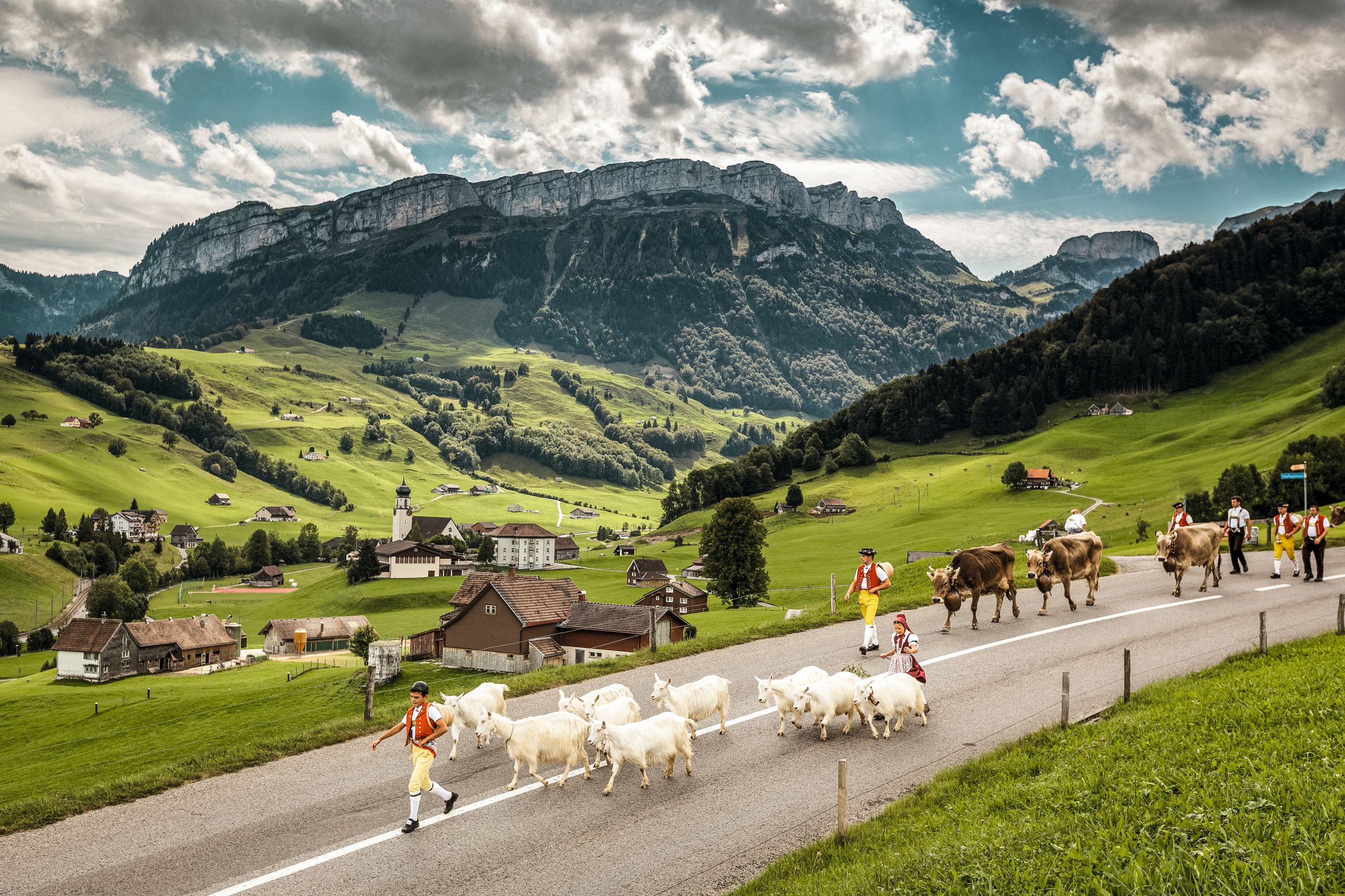 Best Things To Do In Switzerland Appenzell Alpaufzuf Procession