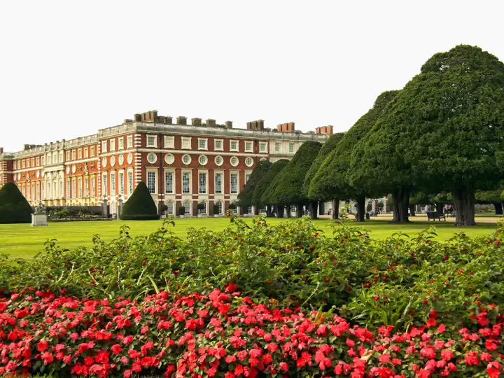 Spend Christmas In London London Vacation Packages Best Christmas Experiences In London Hampton Court